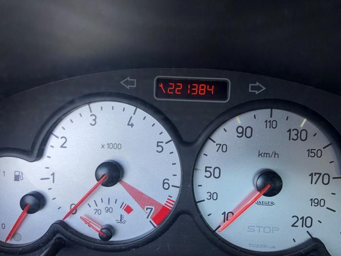 Peugeot 206 CC 2.0 16V Sloopvoertuig (2002, Grijs)