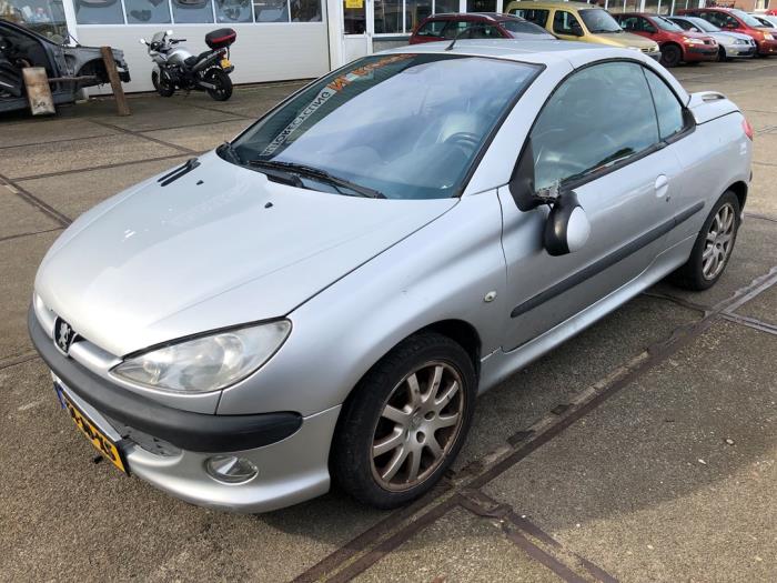 Peugeot 206 CC 2.0 16V Sloopvoertuig (2002, Grijs)
