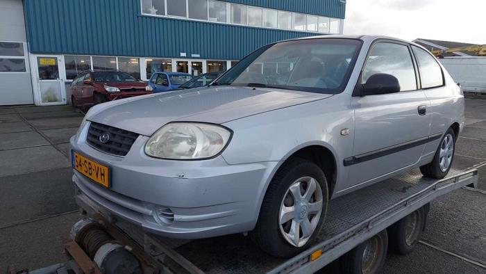 Hyundai Accent 1.3i 12V Sloopvoertuig (2005, Grijs)