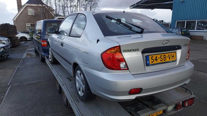 Hyundai Accent 1.3i 12V Sloopvoertuig (2005, Grijs)