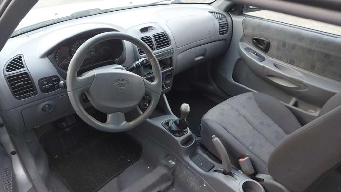 Hyundai Accent 1.3i 12V Sloopvoertuig (2005, Grijs)