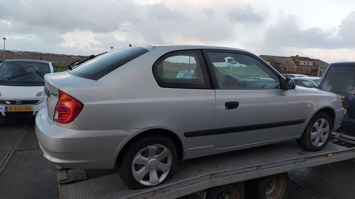 Hyundai Accent 1.3i 12V Sloopvoertuig (2005, Grijs)