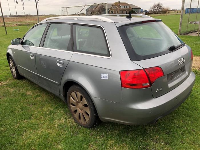 Audi A4 Avant 2.0 20V Sloopvoertuig (2006, Grijs)
