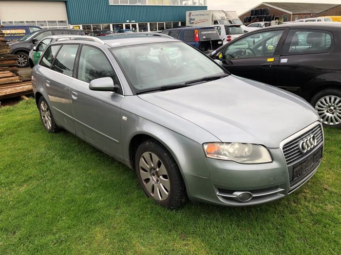 Audi A4 Avant 2.0 20V Sloopvoertuig (2006, Grijs)