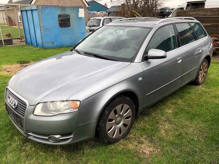 Audi A4 Avant 2.0 20V Sloopvoertuig (2006, Grijs)