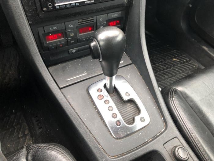 Audi A4 Avant 2.0 20V Sloopvoertuig (2006, Grijs)