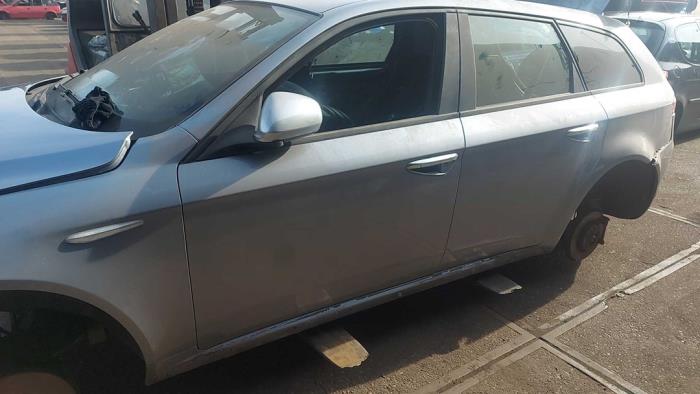 Alfa Romeo 159 Sloopvoertuig (2010, Grijs)