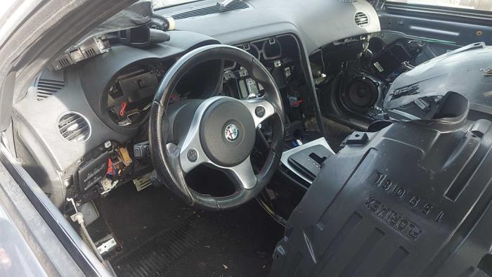 Alfa Romeo 159 Sloopvoertuig (2010, Grijs)