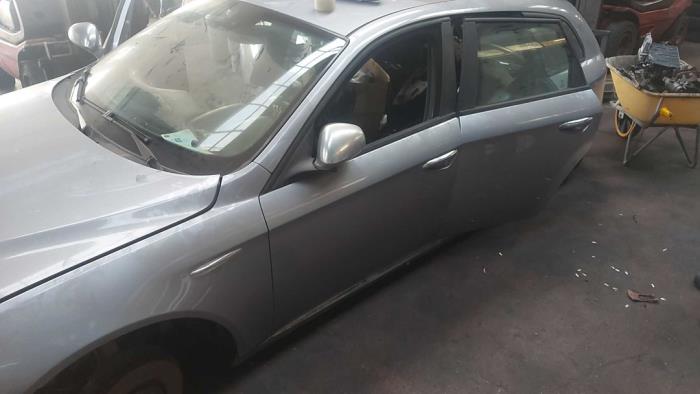 Alfa Romeo 159 Sloopvoertuig (2010, Grijs)