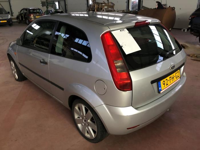 Ford Fiesta 5 1.3 Sloopvoertuig (2004, Grijs)