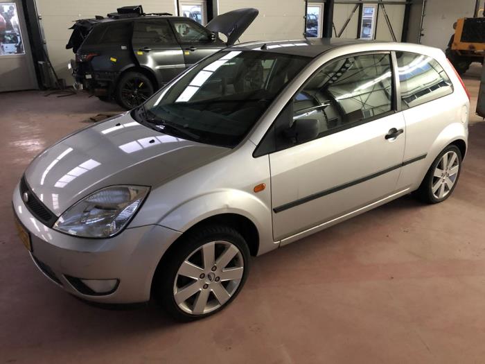 Ford Fiesta 5 1.3 Sloopvoertuig (2004, Grijs)