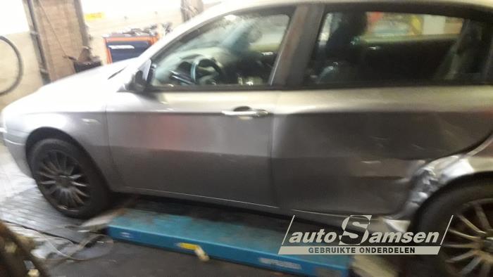Alfa Romeo 147 2.0 Twin Spark 16V Sloopvoertuig (2007, Grijs)