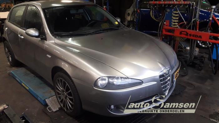 Alfa Romeo 147 2.0 Twin Spark 16V Sloopvoertuig (2007, Grijs)