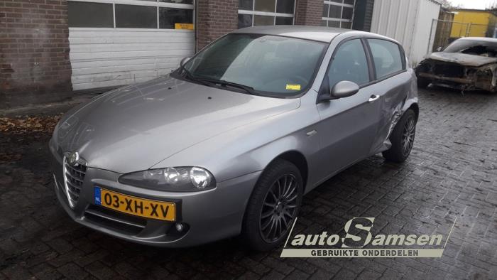 Alfa Romeo 147 2.0 Twin Spark 16V Sloopvoertuig (2007, Grijs)