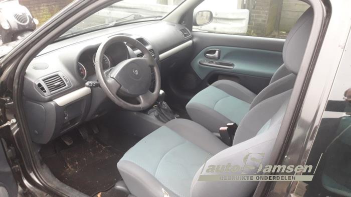 Renault Clio II 1.4 16V Sloopvoertuig (2005, Zwart)