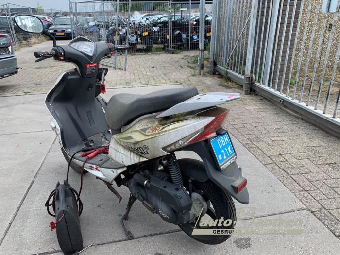 AGM Touring Scooter (Schadevoertuig, 2015, Graniet)