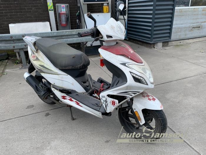 AGM Touring Scooter (Schadevoertuig, 2015, Graniet)