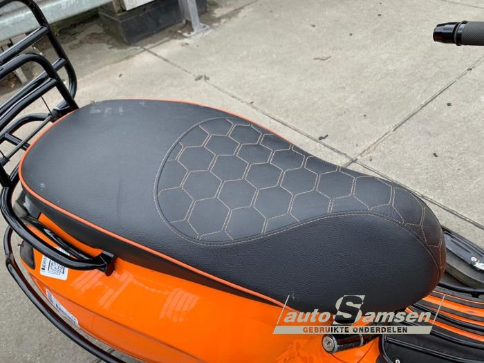 Vespa S Scooter (Sloopvoertuig, 2017, Graniet)