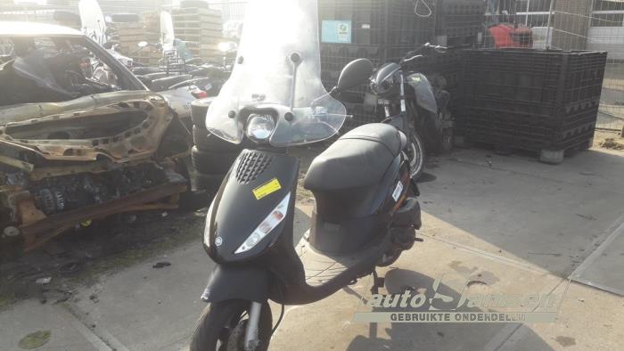 Piaggio BR. Zip 50 Scooter (Sloopvoertuig, 2016, Graniet)
