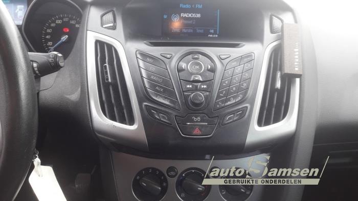 Ford Focus 3 Wagon 1.6 TDCi ECOnetic Schadevoertuig (2014, Grijs)