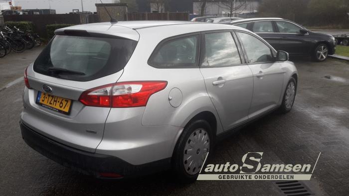 Ford Focus 3 Wagon 1.6 TDCi ECOnetic Schadevoertuig (2014, Grijs)