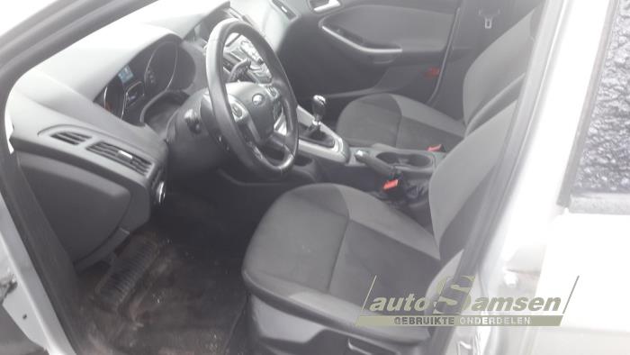 Ford Focus 3 Wagon 1.6 TDCi ECOnetic Schadevoertuig (2014, Grijs)