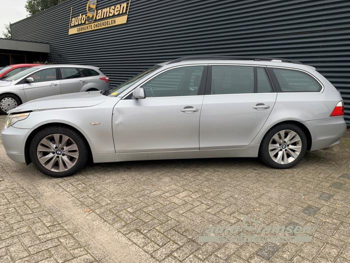 BMW 5 serie Touring 520d 16V Schadevoertuig (2006, Grijs)