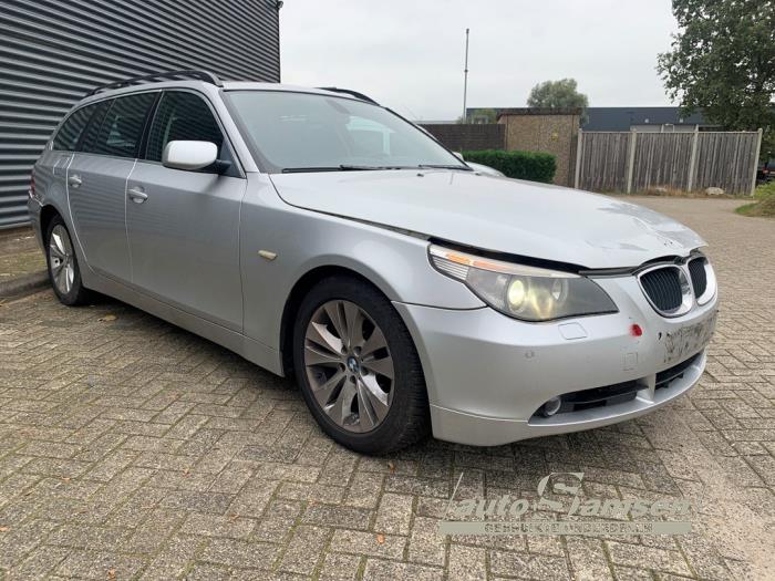 BMW 5 serie Touring 520d 16V Schadevoertuig (2006, Grijs)