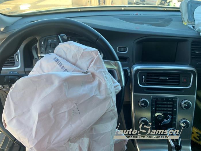 Volvo V60 Cross Country I 2.0 D4 16V Sloopvoertuig (2016, Grijs)