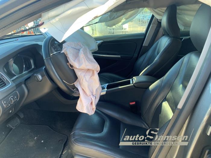 Volvo V60 Cross Country I 2.0 D4 16V Sloopvoertuig (2016, Grijs)