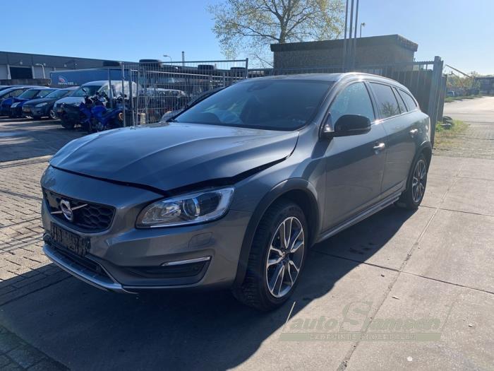 Volvo V60 Cross Country I 2.0 D4 16V Sloopvoertuig (2016, Grijs)