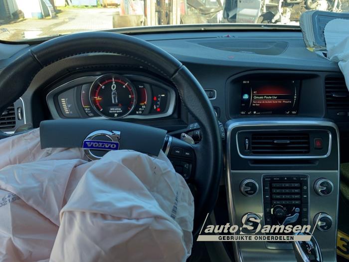 Volvo V60 Cross Country I 2.0 D4 16V Sloopvoertuig (2016, Grijs)