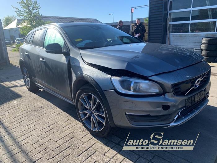 Volvo V60 Cross Country I 2.0 D4 16V Sloopvoertuig (2016, Grijs)