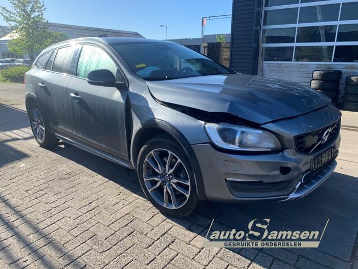 Volvo V60 Cross Country I 2.0 D4 16V Sloopvoertuig (2016, Grijs)