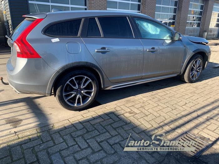 Volvo V60 Cross Country I 2.0 D4 16V Sloopvoertuig (2016, Grijs)