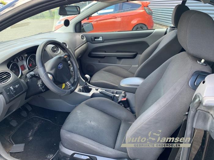 Ford Focus 2 C+C 2.0 16V Sloopvoertuig (2008, Zwart)