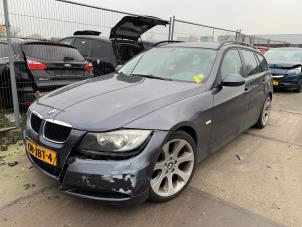BMW 3 serie Touring 320i 16V  (Schade)