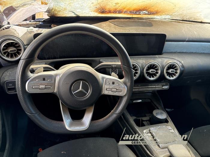 Mercedes A-Klasse AMG 2.0 A-35 AMG Turbo 16V 4Matic Sloopvoertuig (2019, Zwart)