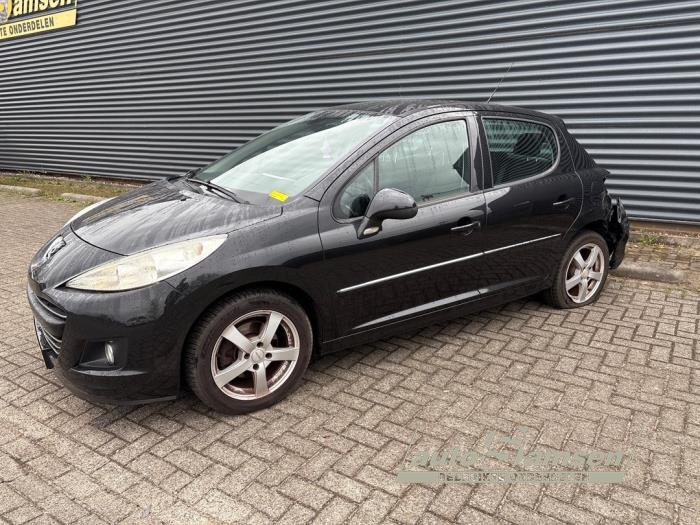 Peugeot 207/207+ 1.6 16V VTRi Schadevoertuig (2010, Zwart)