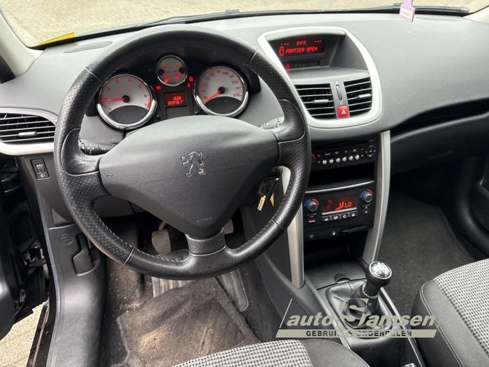 Peugeot 207/207+ 1.6 16V VTRi Schadevoertuig (2010, Zwart)