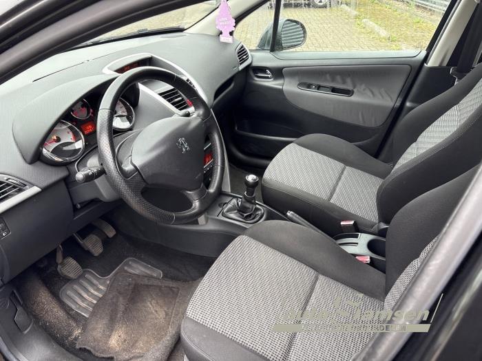 Peugeot 207/207+ 1.6 16V VTRi Schadevoertuig (2010, Zwart)
