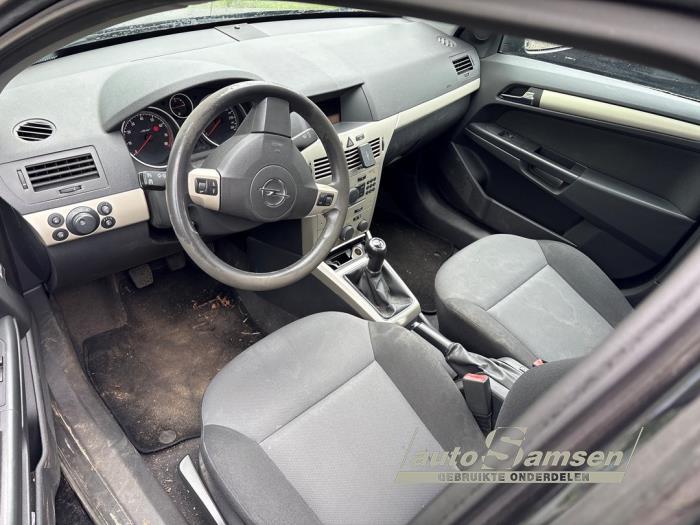 Opel Astra H 1.6 16V Schadevoertuig (2008, Zwart)