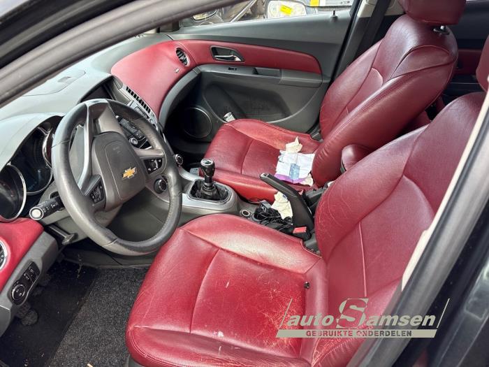 Chevrolet Cruze 2.0 D 16V Sloopvoertuig (2010, Zwart)