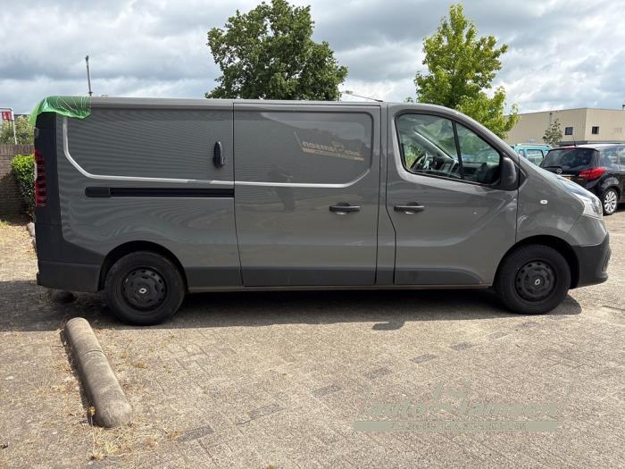 Renault Trafic 1.6 dCi Twin Turbo Schadevoertuig (2019, Graniet)