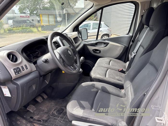 Renault Trafic 1.6 dCi Twin Turbo Schadevoertuig (2019, Graniet)