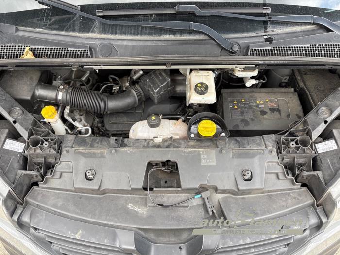 Renault Trafic 1.6 dCi Twin Turbo Schadevoertuig (2019, Graniet)