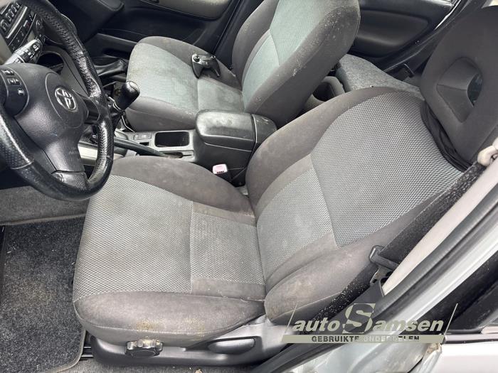 Toyota RAV4 2.0 16V VVT-i 4x4 Sloopvoertuig (2004, Grijs)