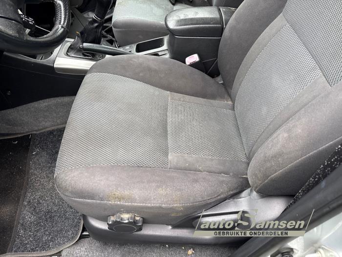 Toyota RAV4 2.0 16V VVT-i 4x4 Sloopvoertuig (2004, Grijs)