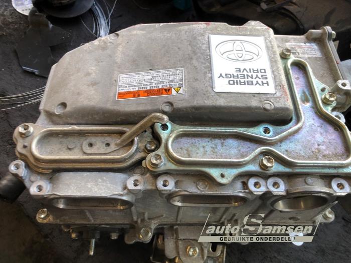 Toyota Yaris III 1.5 16V Hybrid Sloopvoertuig (2013, Rood)