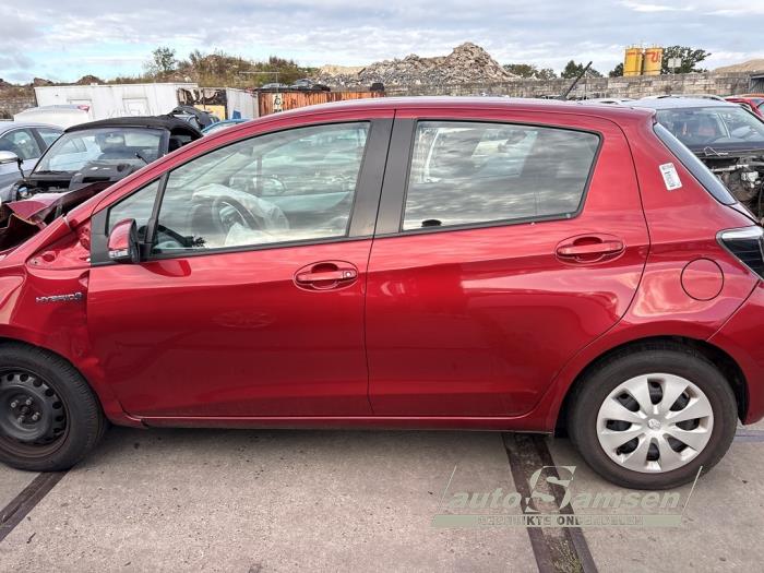 Toyota Yaris III 1.5 16V Hybrid Sloopvoertuig (2013, Rood)